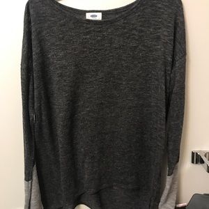 Dark/light gray sweater